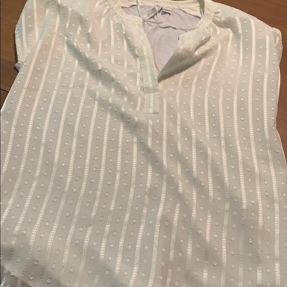 Rosette detail v neck shirt